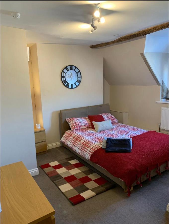 Studio Double. Own Bathroom, Shared Kitchen 비들리 외부 사진