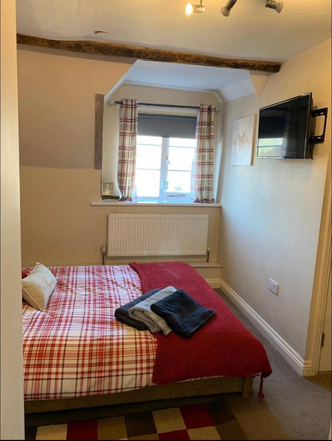 Studio Double. Own Bathroom, Shared Kitchen 비들리 외부 사진